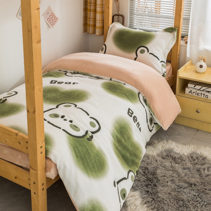 91家纺网 家纺一手货源 找家纺 宅部落 2025新款学生宿舍牛奶绒三件套宿舍三件套上下铺三件套 绿心熊