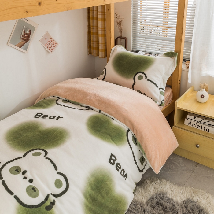 91家纺网 家纺一手货源 找家纺 宅部落 2025新款学生宿舍牛奶绒三件套宿舍三件套上下铺三件套 绿心熊