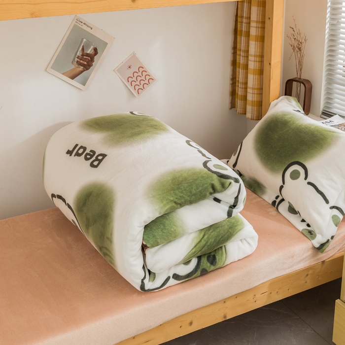 91家纺网 家纺一手货源 找家纺 宅部落 2025新款学生宿舍牛奶绒三件套宿舍三件套上下铺三件套 绿心熊