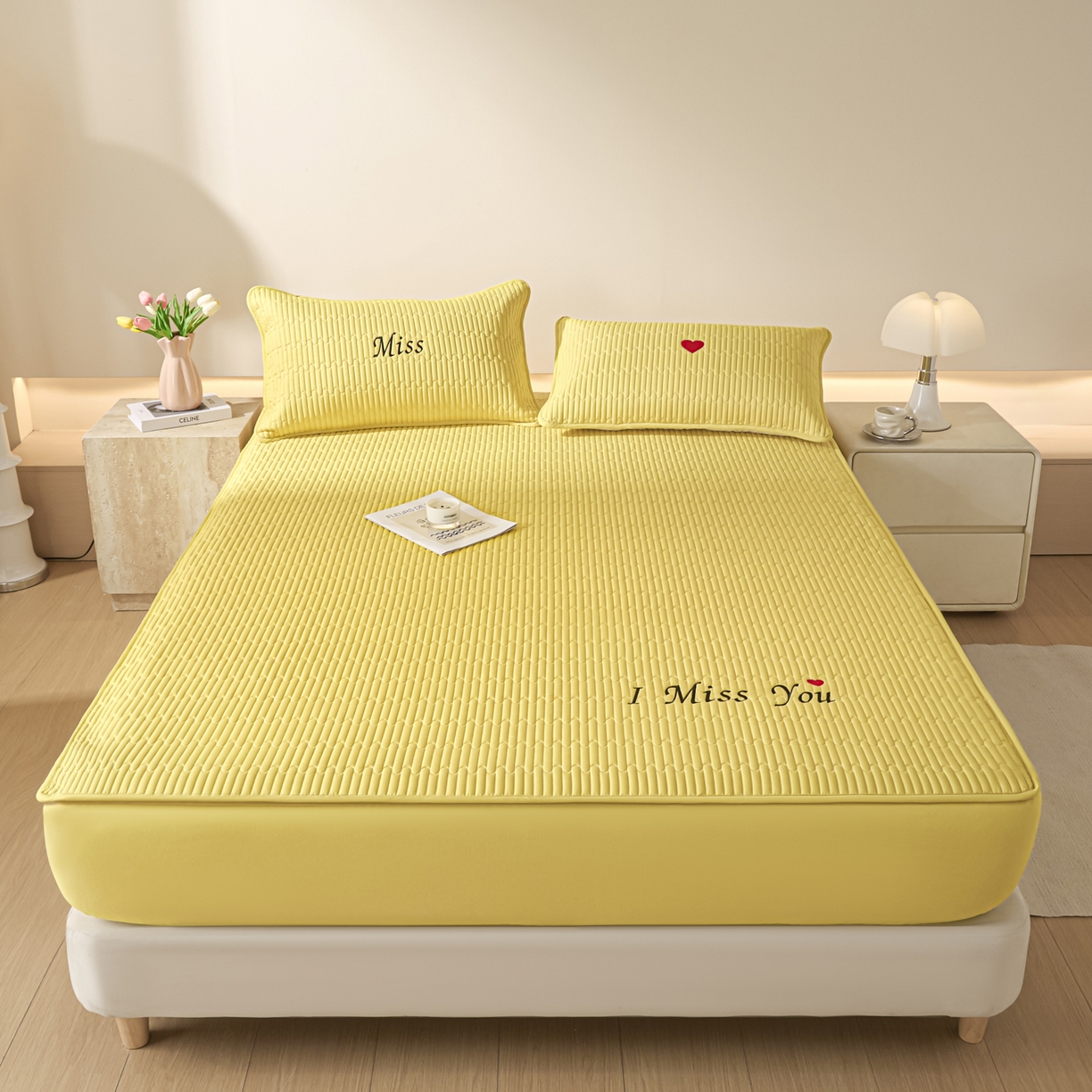 91家纺网 家纺一手货源 找家纺 卡伦家纺 2025新款A类刺绣夹棉床笠情书系列 金芒情书