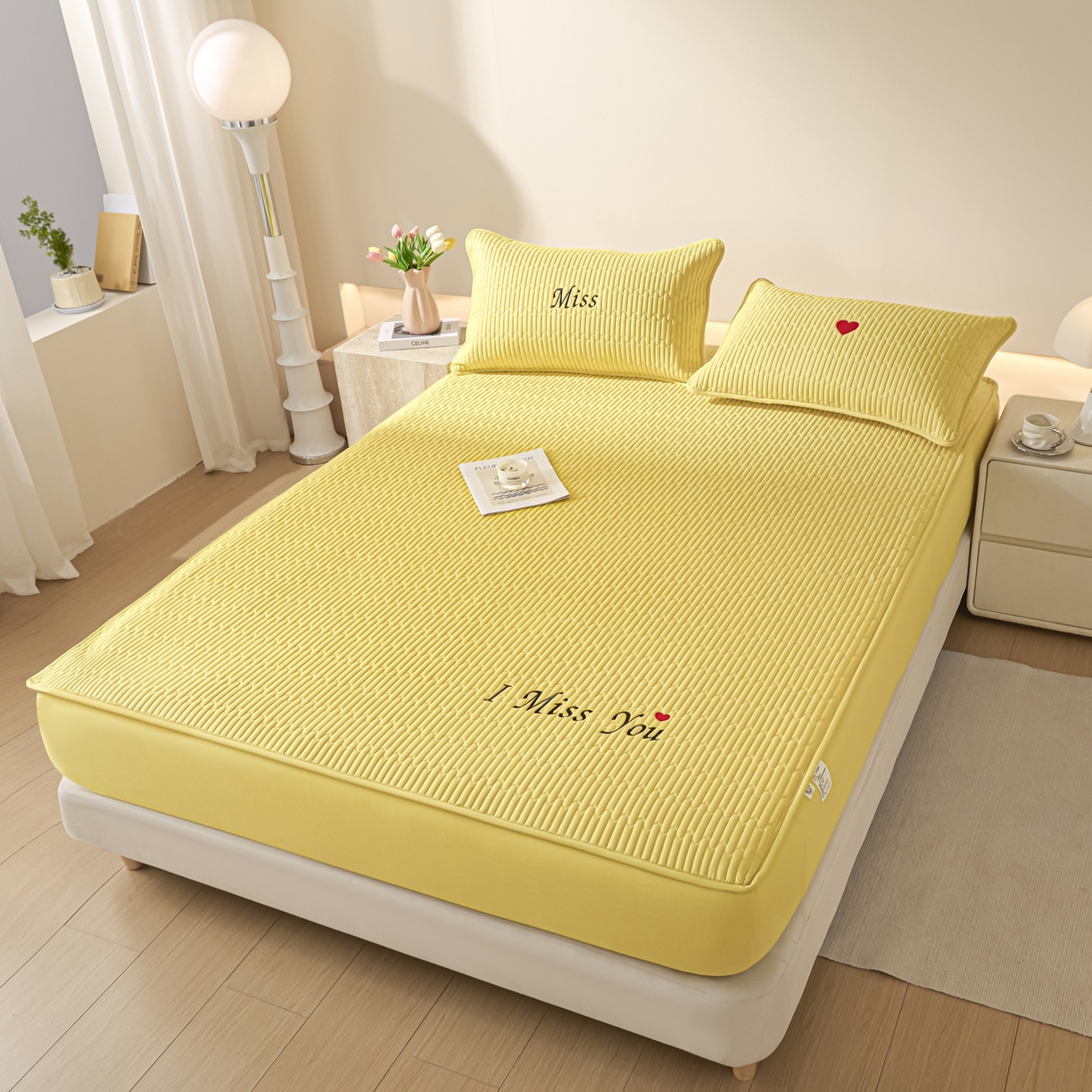 91家纺网 家纺一手货源 找家纺 卡伦家纺 2025新款A类刺绣夹棉床笠情书系列 金芒情书