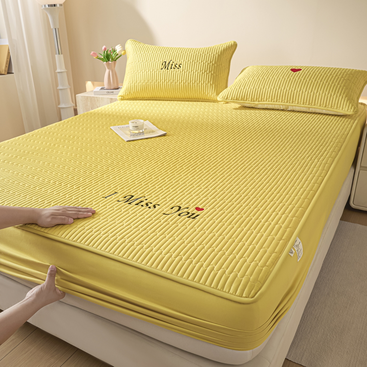 91家纺网 家纺一手货源 找家纺 卡伦家纺 2025新款A类刺绣夹棉床笠情书系列 金芒情书