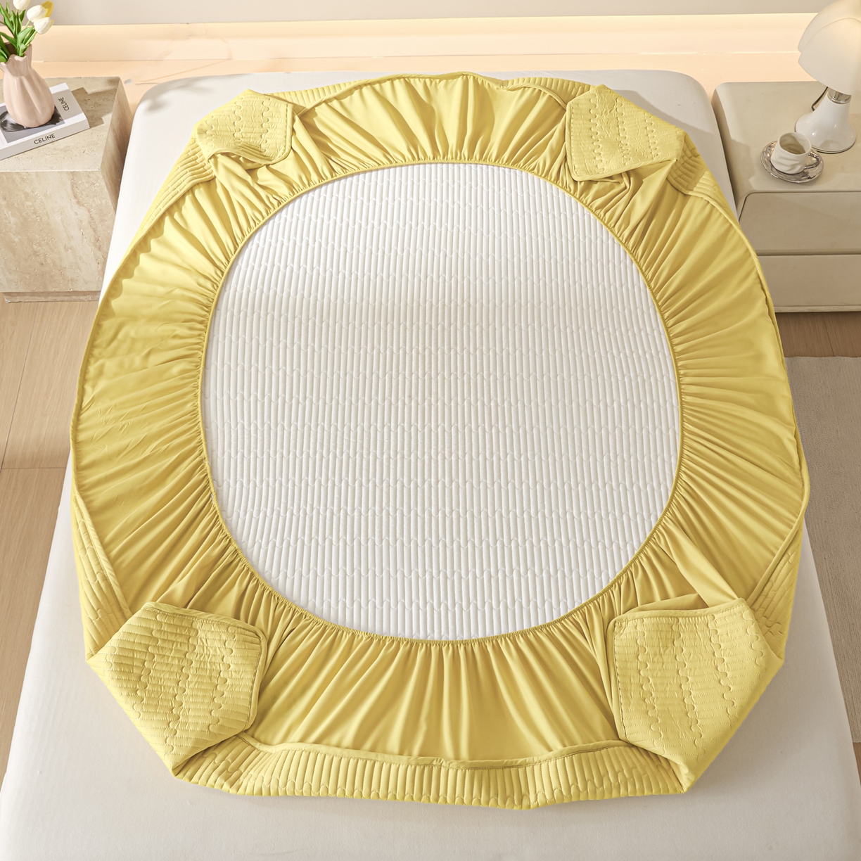 91家纺网 家纺一手货源 找家纺 卡伦家纺 2025新款A类刺绣夹棉床笠情书系列 金芒情书