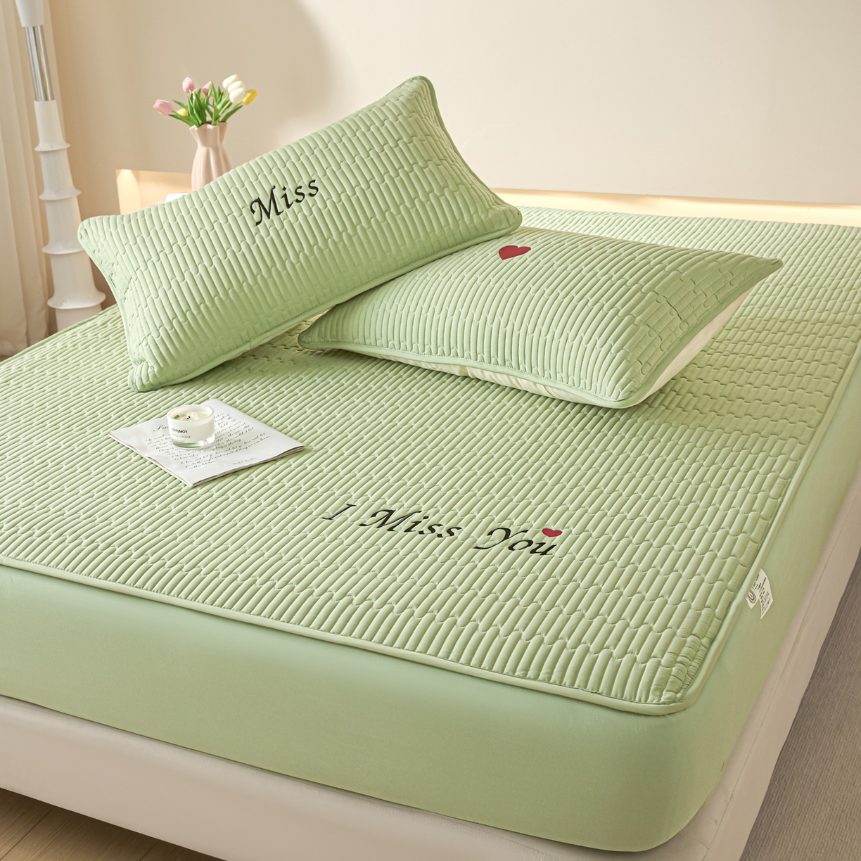 91家纺网 家纺一手货源 找家纺 卡伦家纺 2025新款A类刺绣夹棉床笠情书系列 青萝情书