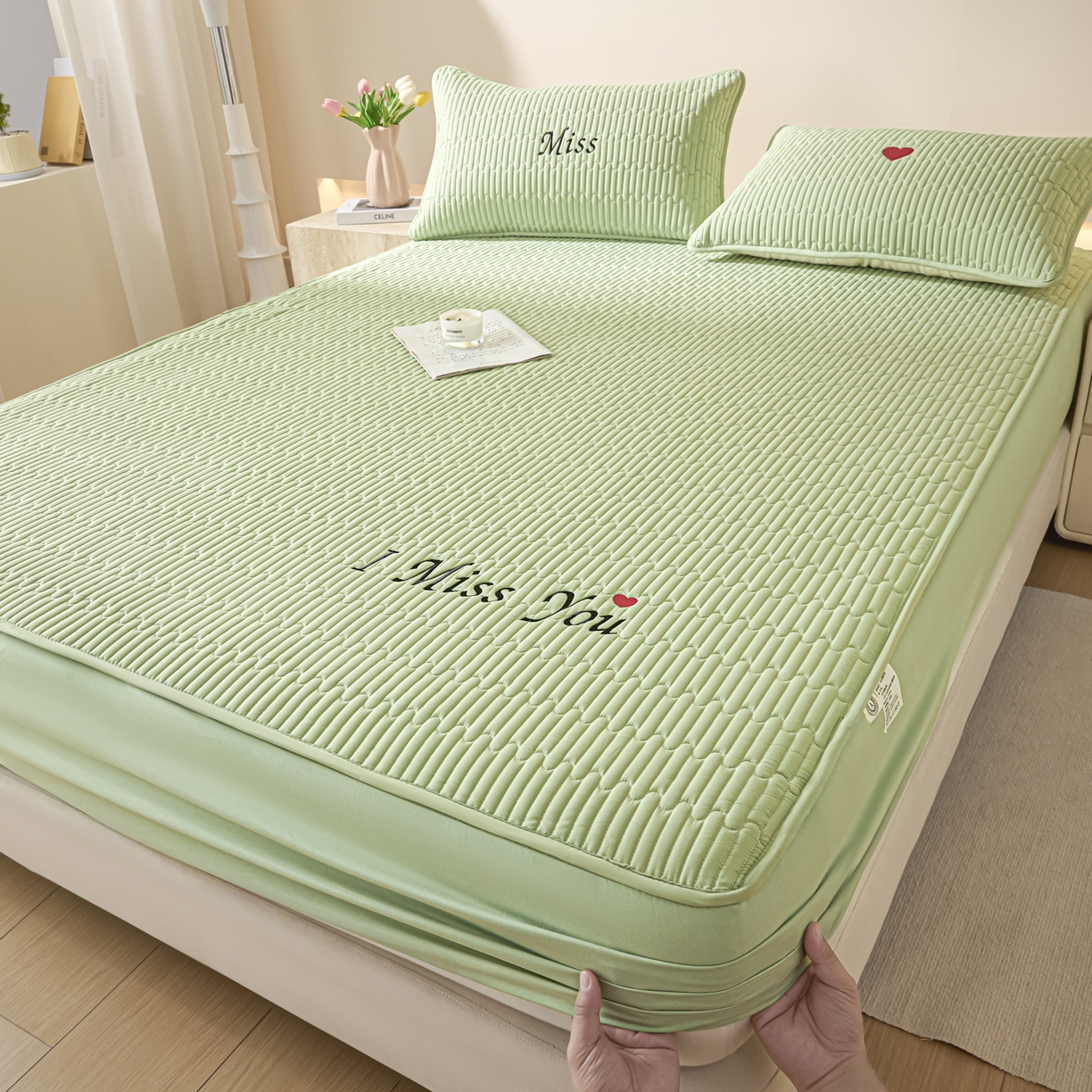 91家纺网 家纺一手货源 找家纺 卡伦家纺 2025新款A类刺绣夹棉床笠情书系列 青萝情书