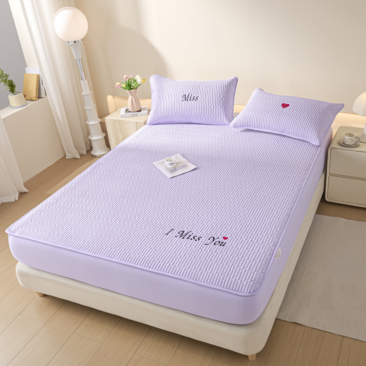 91家纺网 家纺一手货源 找家纺 卡伦家纺 2025新款A类刺绣夹棉床笠情书系列 紫菱情书