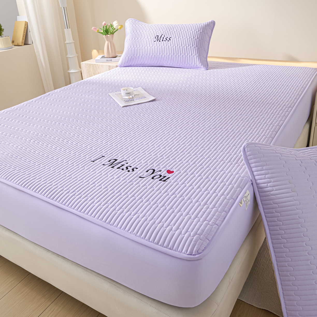 91家纺网 家纺一手货源 找家纺 卡伦家纺 2025新款A类刺绣夹棉床笠情书系列 紫菱情书