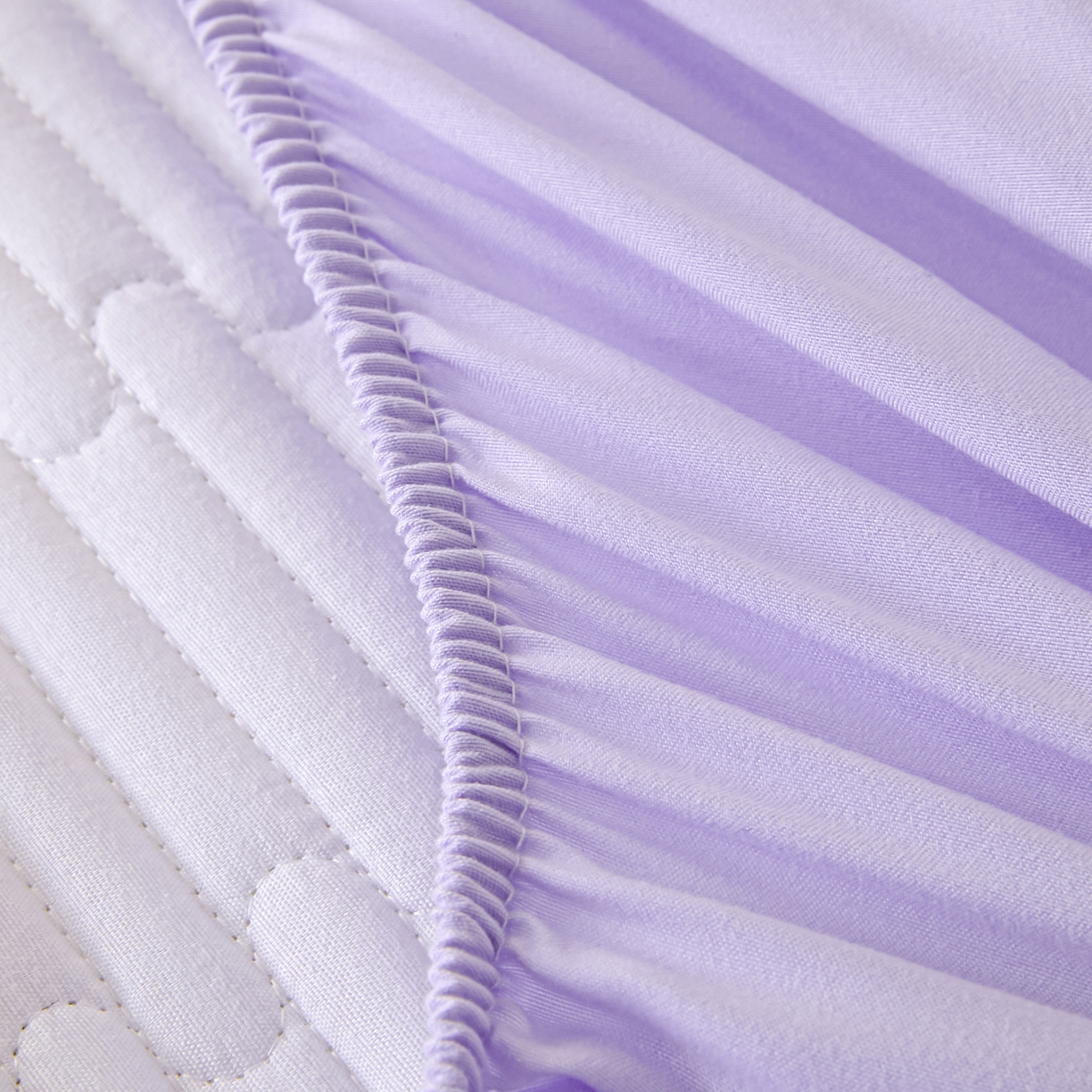 91家纺网 家纺一手货源 找家纺 卡伦家纺 2025新款A类刺绣夹棉床笠情书系列 紫菱情书