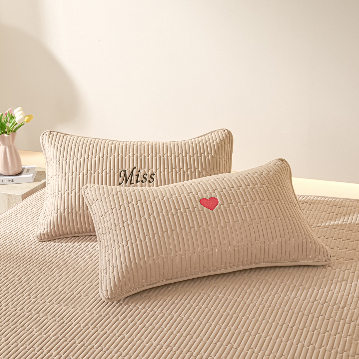 91家纺网 家纺一手货源 找家纺 卡伦家纺 2025新款A类刺绣夹棉床笠情书系列 枕套