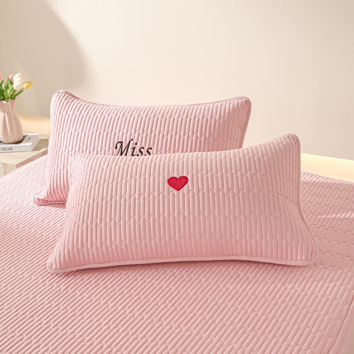 91家纺网 家纺一手货源 找家纺 卡伦家纺 2025新款A类刺绣夹棉床笠情书系列 枕套