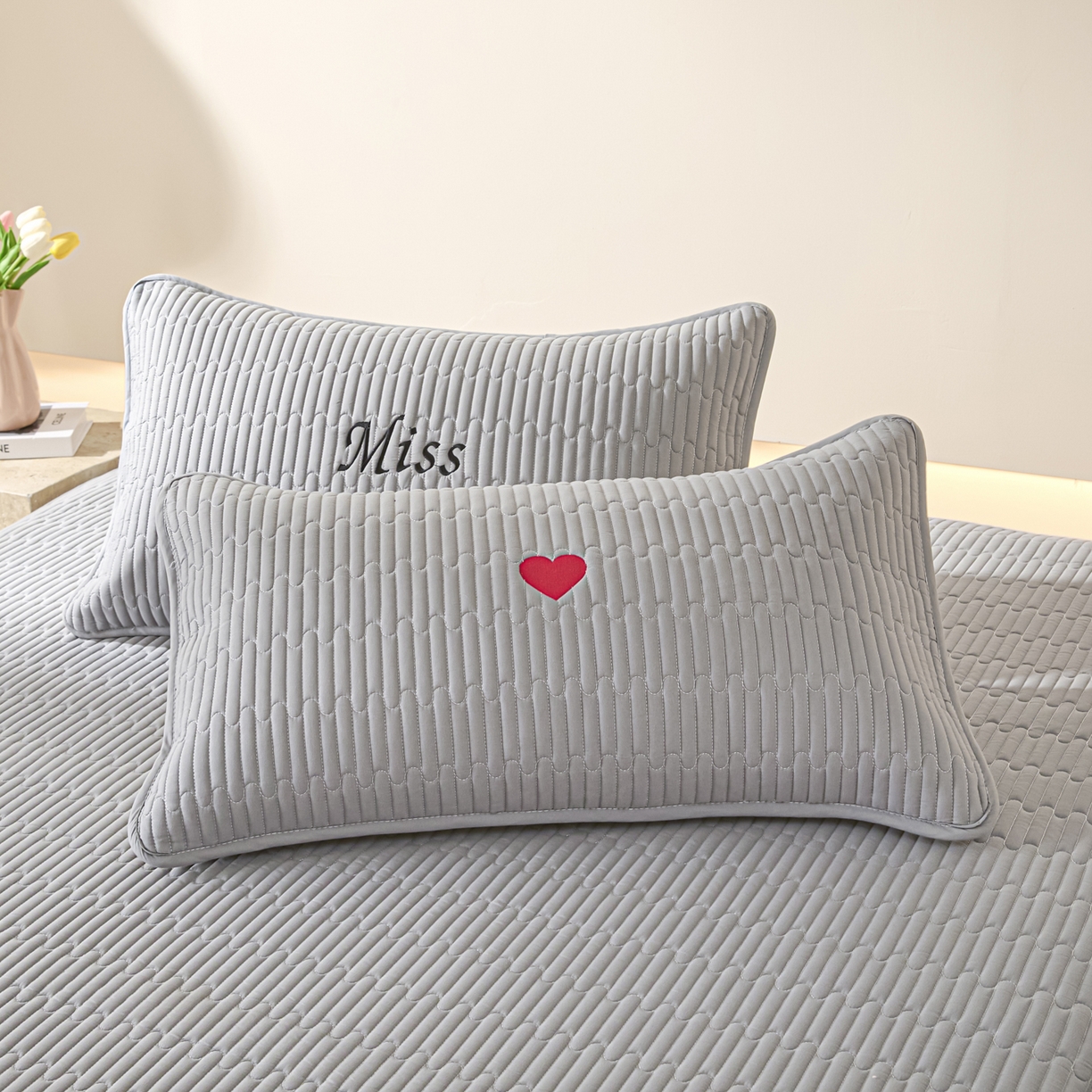 91家纺网 家纺一手货源 找家纺 卡伦家纺 2025新款A类刺绣夹棉床笠情书系列 枕套