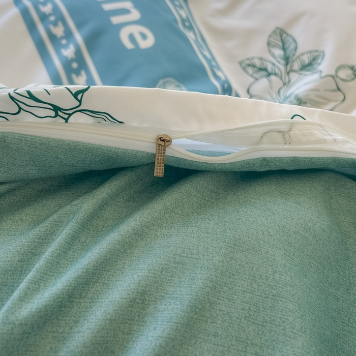 91家纺网 家纺一手货源 找家纺 优纤家纺 2025新款120克磨毛斜纹卡通花卉印花植物羊绒四件套 四季与你