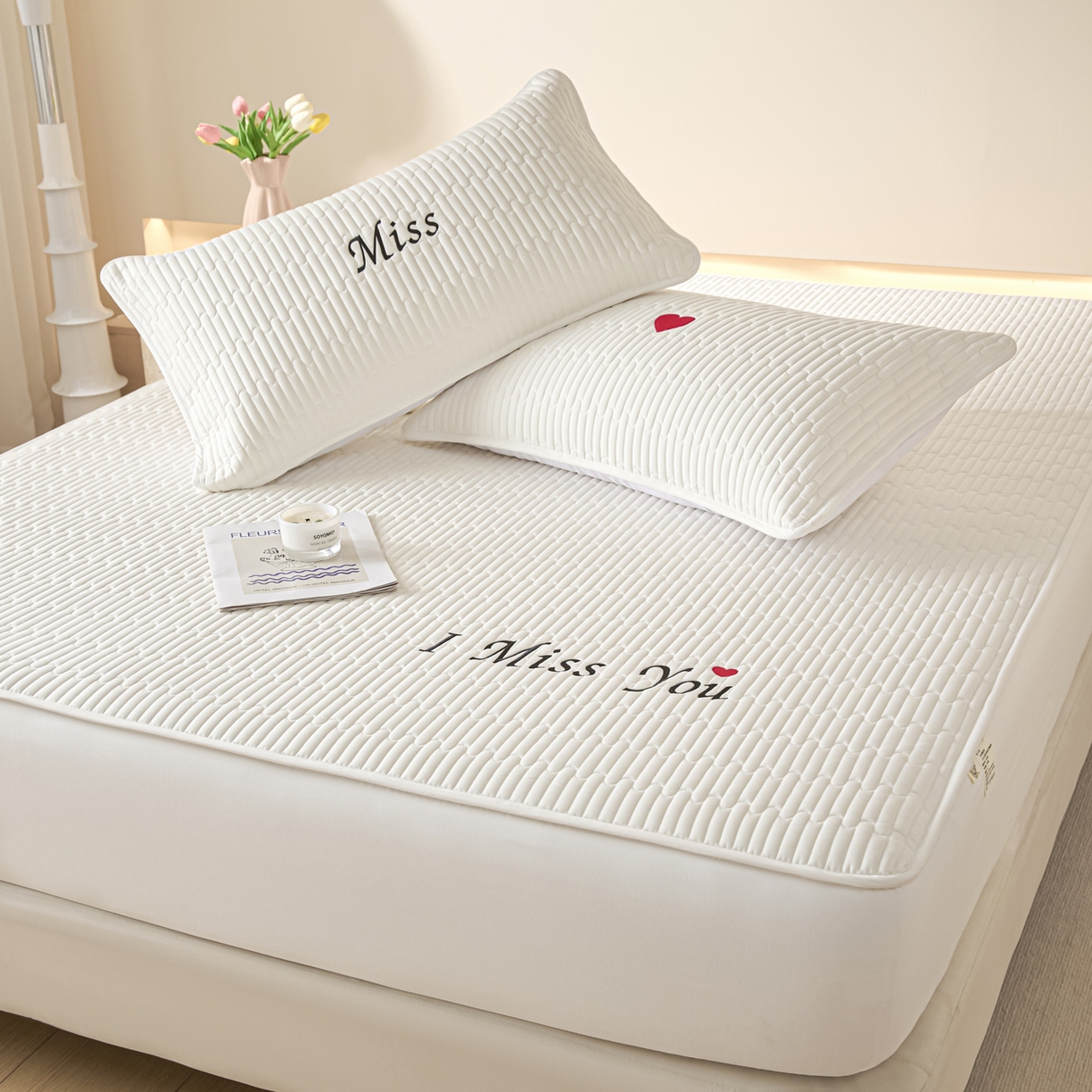 91家纺网 家纺一手货源 找家纺 （总）卡伦家纺 2025新款A类刺绣夹棉床笠情书系列