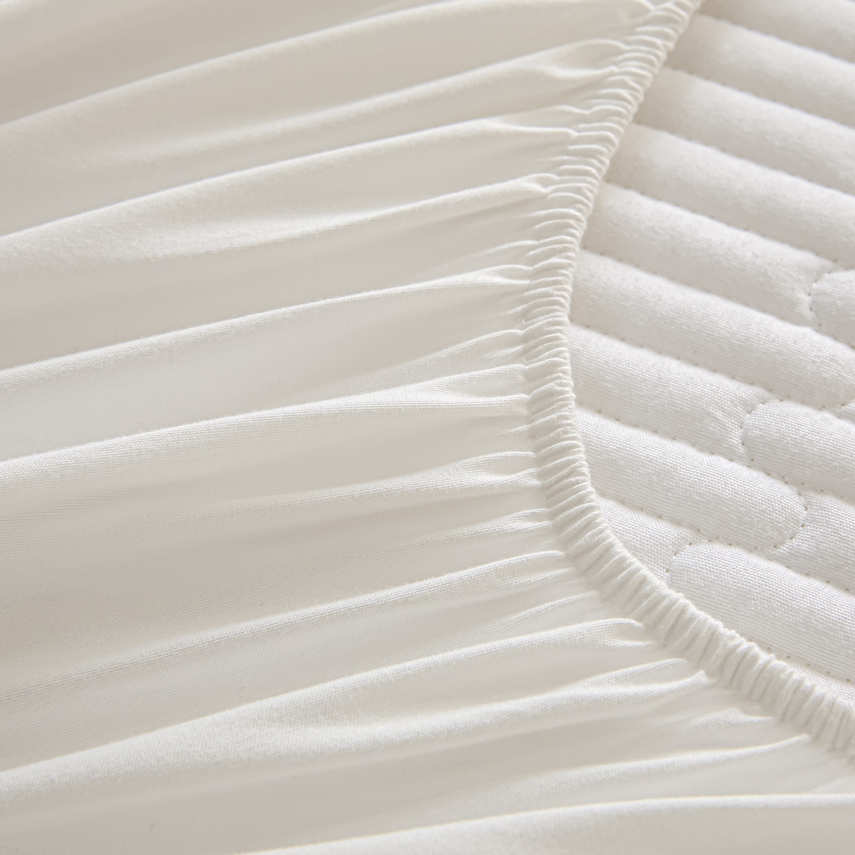 91家纺网 家纺一手货源 找家纺 （总）卡伦家纺 2025新款A类刺绣夹棉床笠情书系列