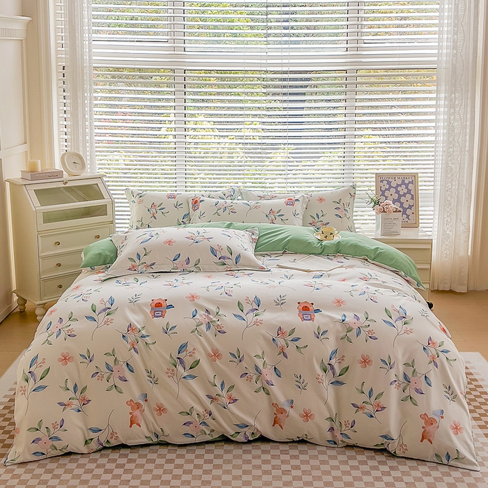 优纤家纺 2025新款120克磨毛斜纹卡通花卉印花植物羊绒四件套 小熊指挥官