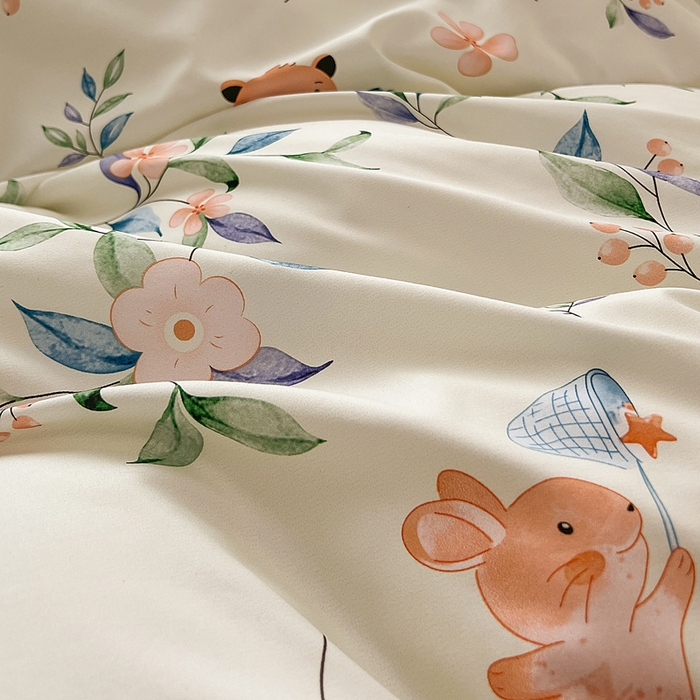 91家纺网 家纺一手货源 找家纺 优纤家纺 2025新款120克磨毛斜纹卡通花卉印花植物羊绒四件套 小熊指挥官