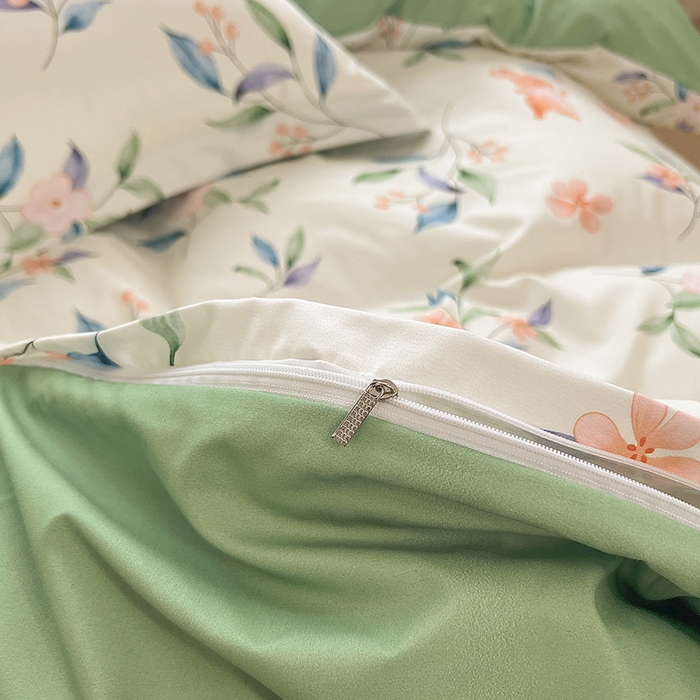 91家纺网 家纺一手货源 找家纺 优纤家纺 2025新款120克磨毛斜纹卡通花卉印花植物羊绒四件套 小熊指挥官