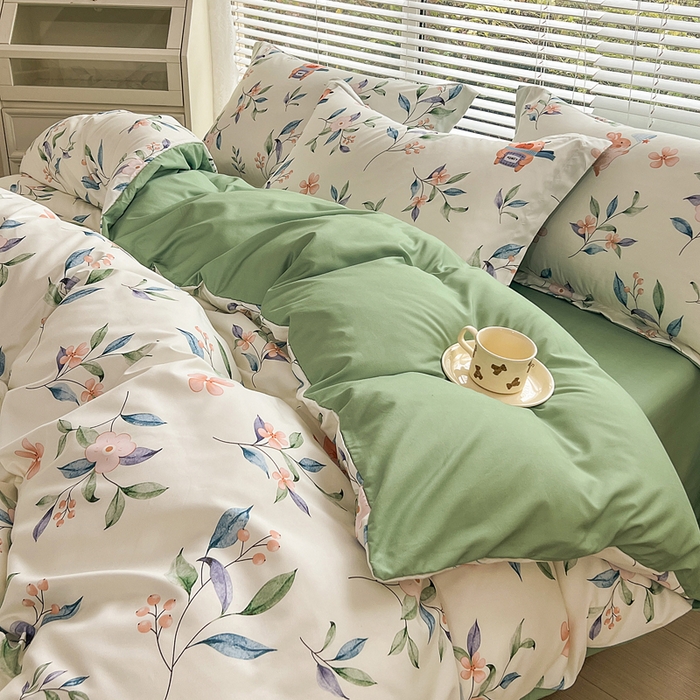 91家纺网 家纺一手货源 找家纺 优纤家纺 2025新款120克磨毛斜纹卡通花卉印花植物羊绒四件套 小熊指挥官