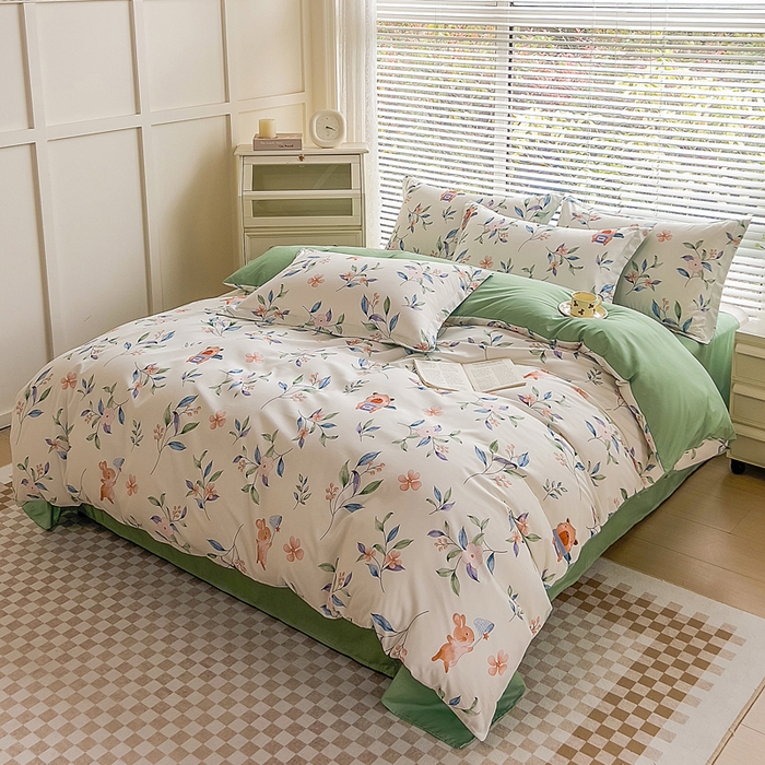 91家纺网 家纺一手货源 找家纺 优纤家纺 2025新款120克磨毛斜纹卡通花卉印花植物羊绒四件套 小熊指挥官