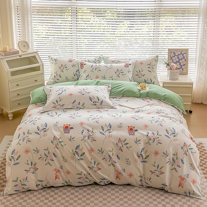 91家纺网 家纺一手货源 找家纺 优纤家纺 2025新款120克磨毛斜纹卡通花卉印花植物羊绒四件套 小熊指挥官