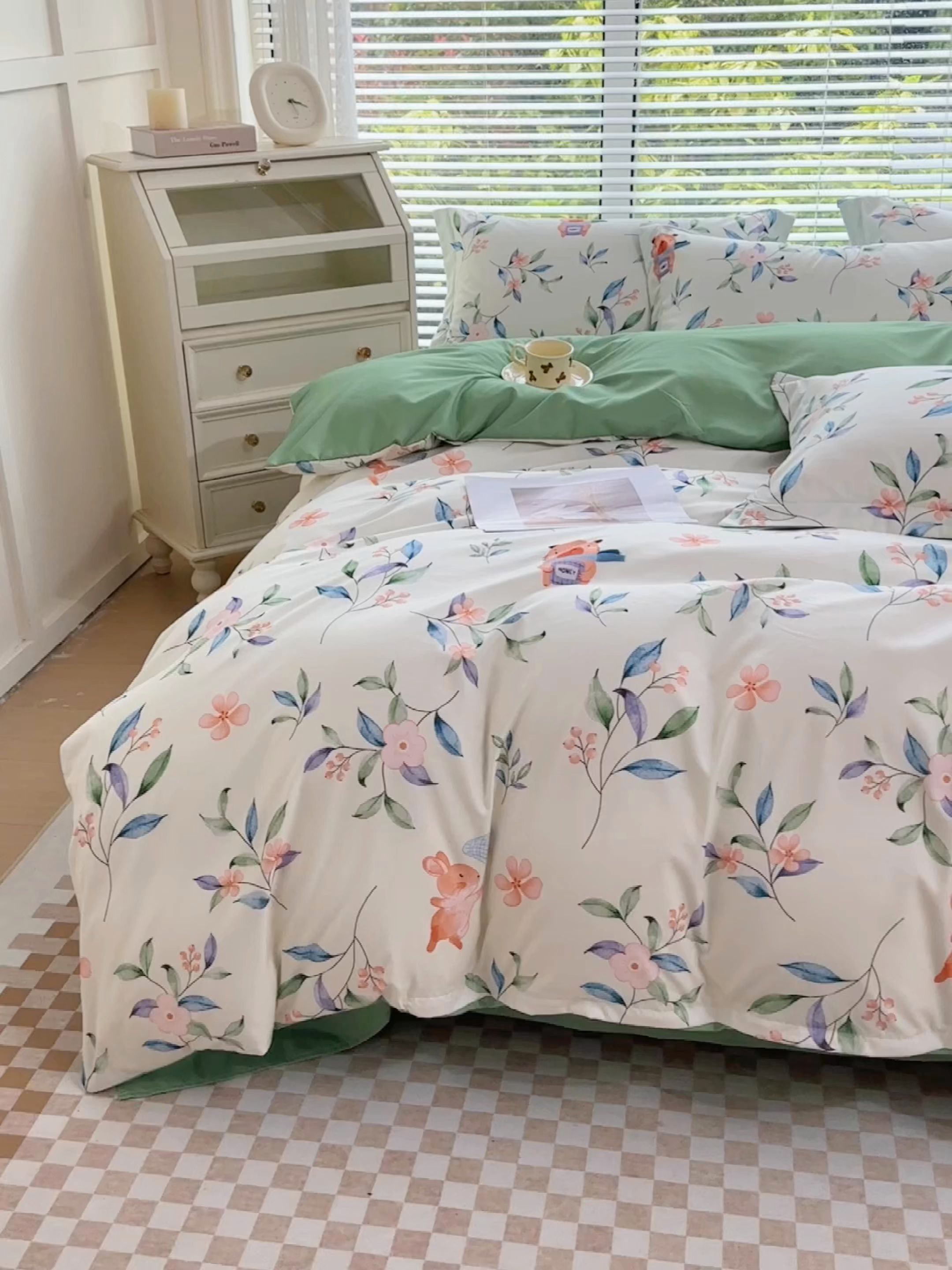 91家纺网 家纺一手货源 找家纺 优纤家纺 2025新款120克磨毛斜纹卡通花卉印花植物羊绒四件套 小熊指挥官