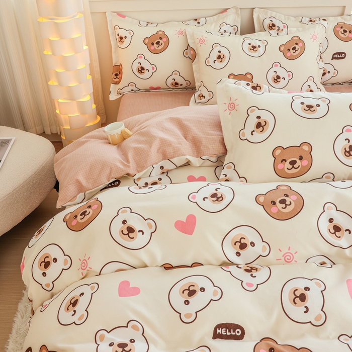 91家纺网 家纺一手货源 找家纺 优纤家纺 2025新款120克磨毛斜纹卡通花卉印花植物羊绒四件套 熊熊乐园