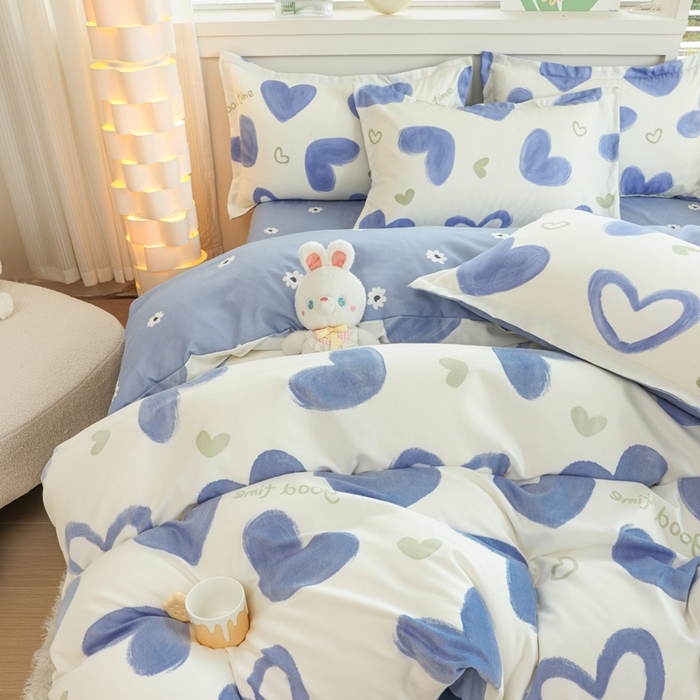 91家纺网 家纺一手货源 找家纺 优纤家纺 2025新款120克磨毛斜纹卡通花卉印花植物羊绒四件套 真爱心语