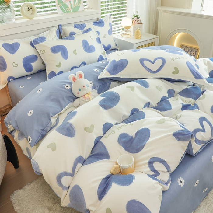 91家纺网 家纺一手货源 找家纺 优纤家纺 2025新款120克磨毛斜纹卡通花卉印花植物羊绒四件套 真爱心语