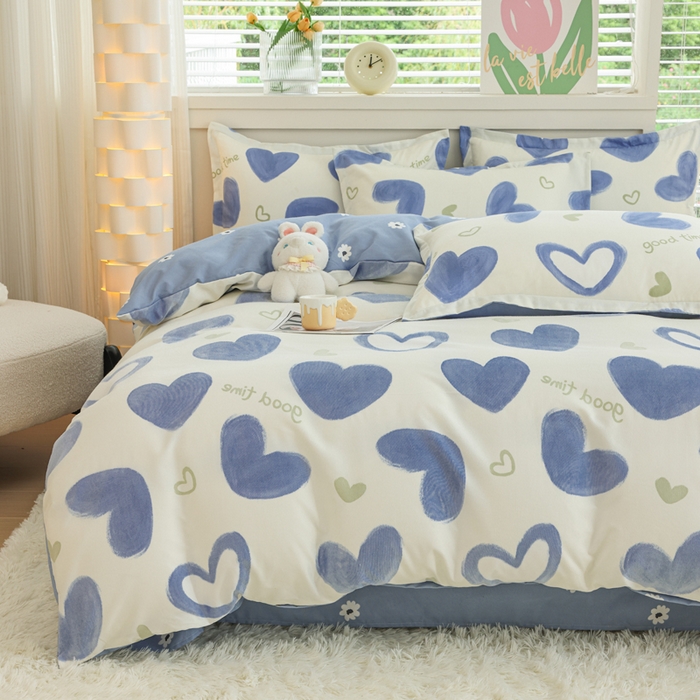 91家纺网 家纺一手货源 找家纺 优纤家纺 2025新款120克磨毛斜纹卡通花卉印花植物羊绒四件套 真爱心语