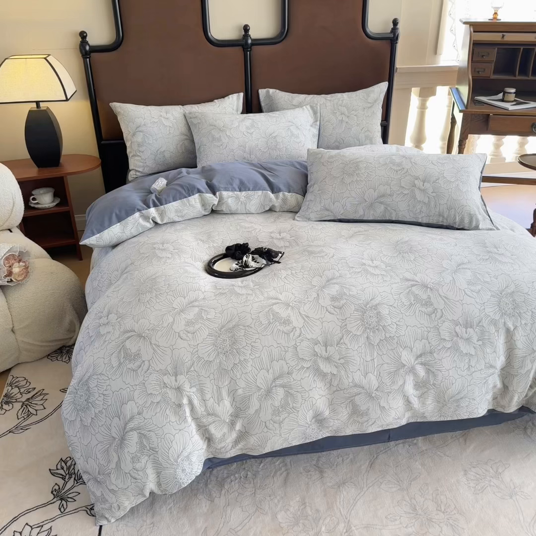 91家纺网 家纺一手货源 找家纺 眠博士 2025新款60s长绒棉纯棉提花磨毛被套单被套被套单品 提花磨毛单被-繁花灰蓝