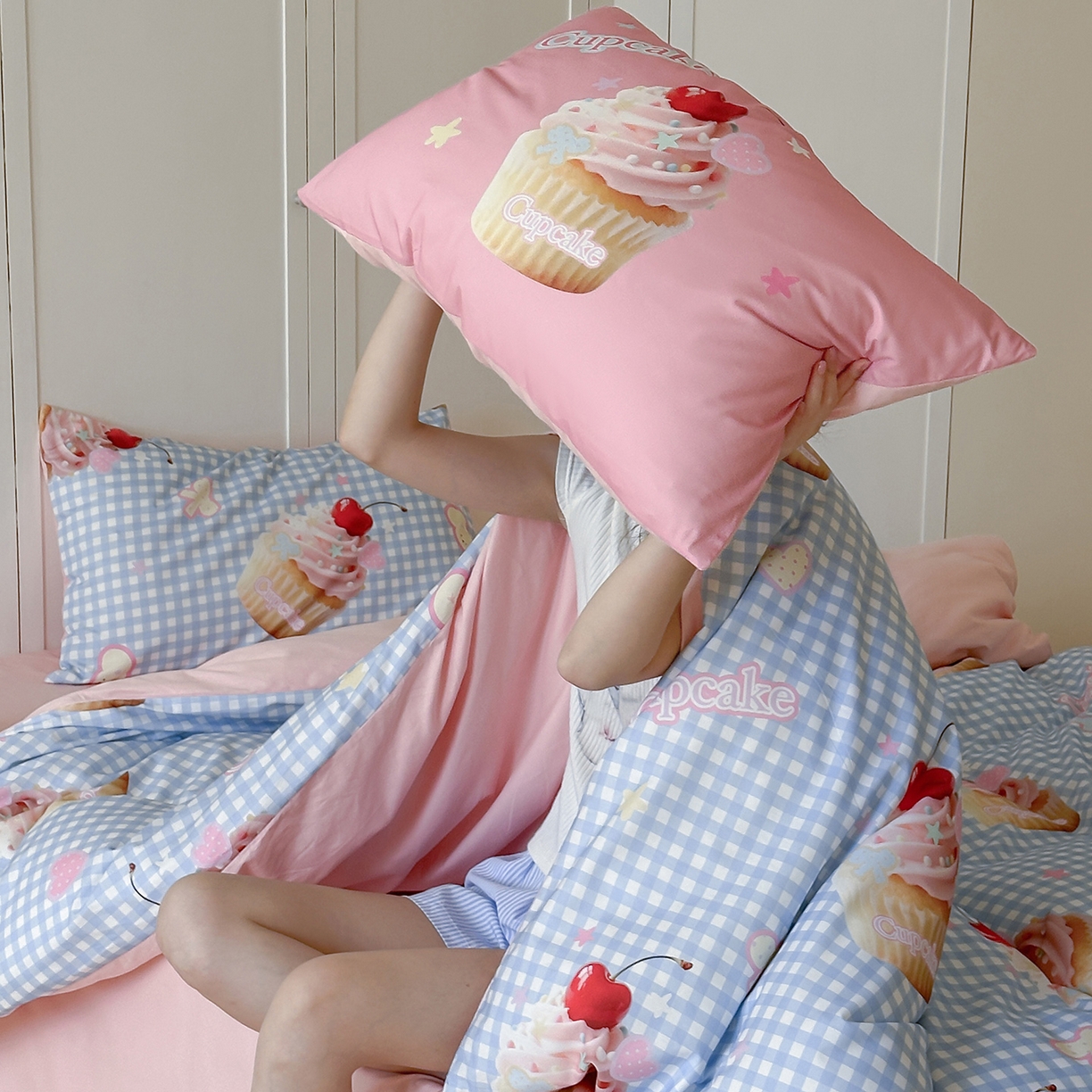 91家纺网 家纺一手货源 找家纺 桃子家居 2025新款纯棉数码印花5D卡通混搭可爱少女纯棉系列四件套 棉5D-甜蜜蛋糕蓝