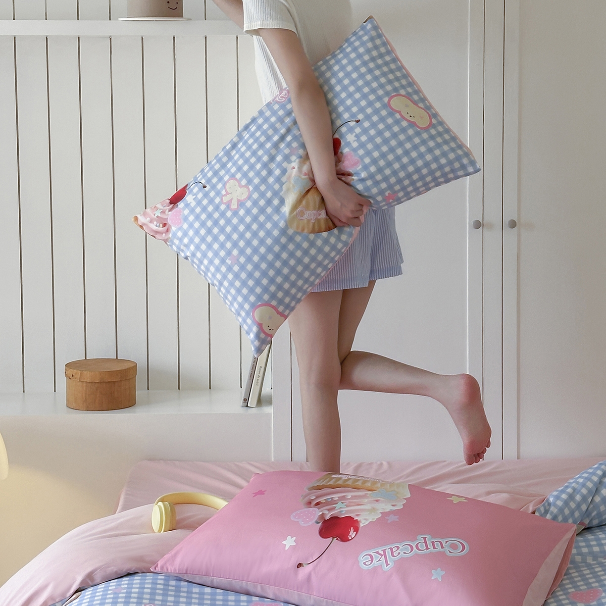 91家纺网 家纺一手货源 找家纺 桃子家居 2025新款纯棉数码印花5D卡通混搭可爱少女纯棉系列四件套 棉5D-甜蜜蛋糕蓝