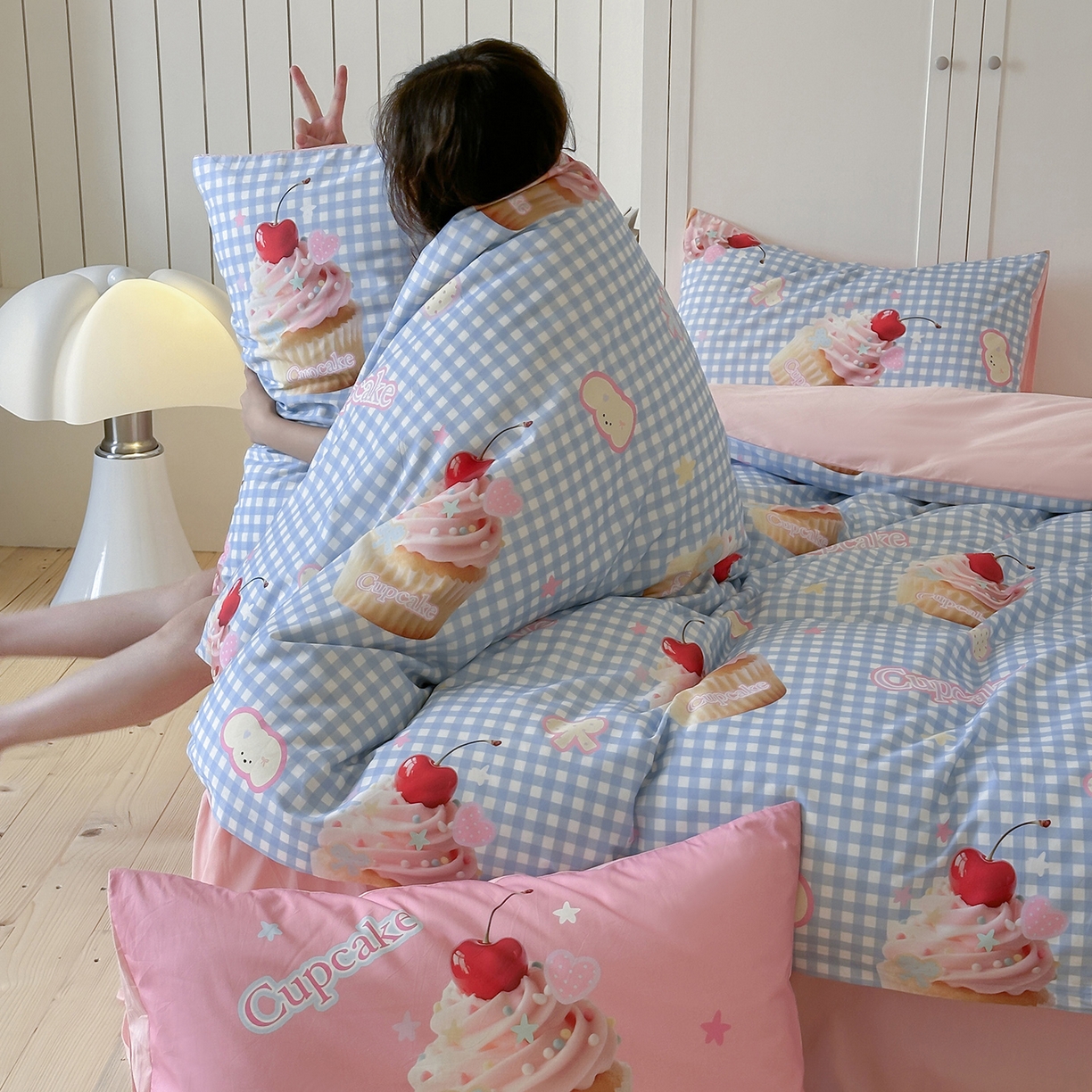 91家纺网 家纺一手货源 找家纺 桃子家居 2025新款纯棉数码印花5D卡通混搭可爱少女纯棉系列四件套 棉5D-甜蜜蛋糕蓝