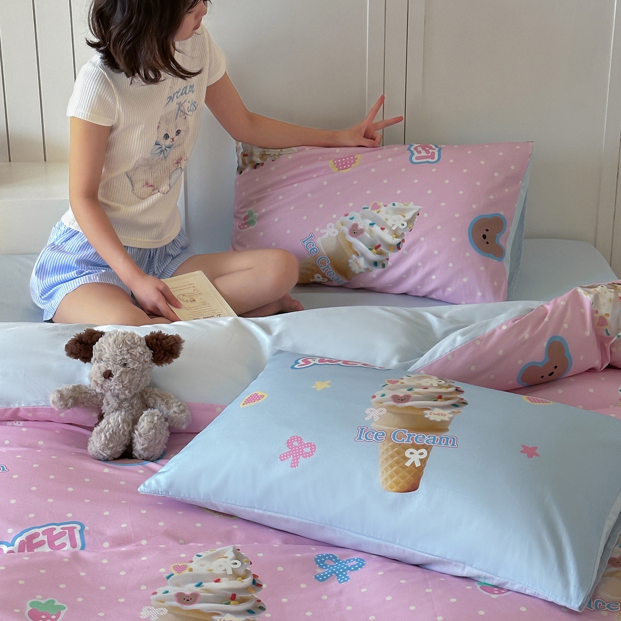 91家纺网 家纺一手货源 找家纺 桃子家居 2025新款纯棉数码印花5D卡通混搭可爱少女纯棉系列四件套 棉5D-熊熊冰淇淋粉