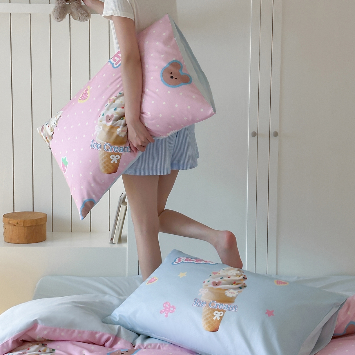 91家纺网 家纺一手货源 找家纺 桃子家居 2025新款纯棉数码印花5D卡通混搭可爱少女纯棉系列四件套 棉5D-熊熊冰淇淋粉