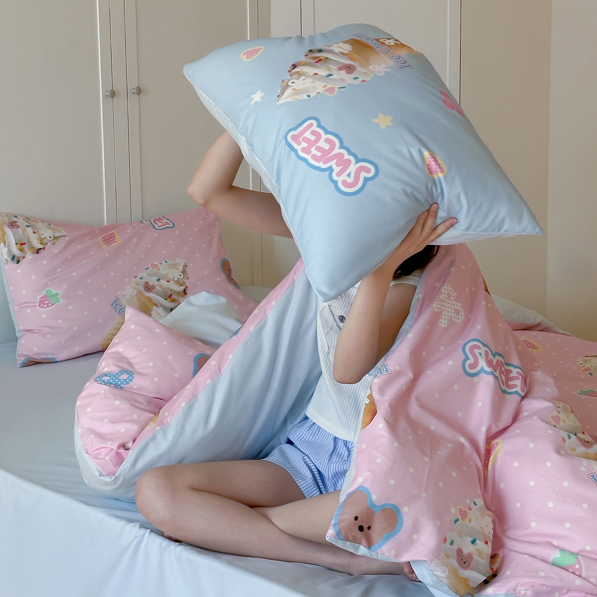 91家纺网 家纺一手货源 找家纺 桃子家居 2025新款纯棉数码印花5D卡通混搭可爱少女纯棉系列四件套 棉5D-熊熊冰淇淋粉