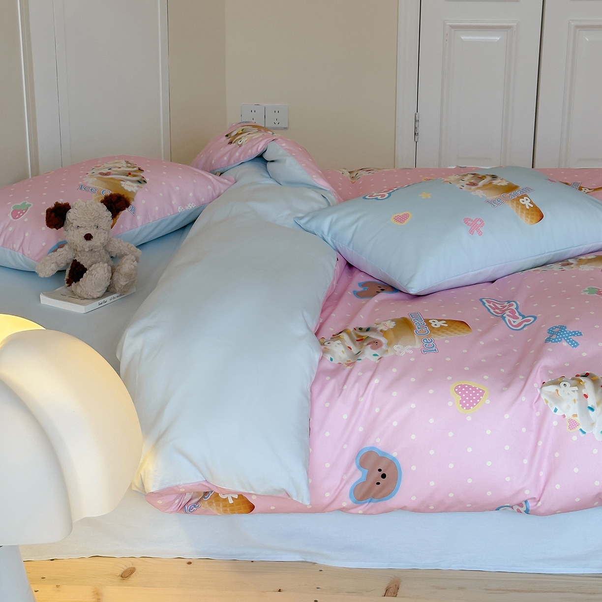 91家纺网 家纺一手货源 找家纺 桃子家居 2025新款纯棉数码印花5D卡通混搭可爱少女纯棉系列四件套 棉5D-熊熊冰淇淋粉