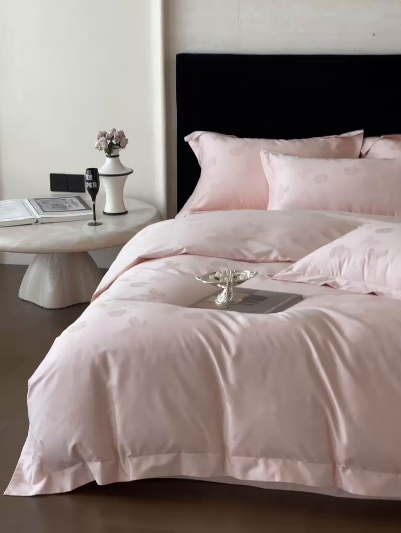 91家纺网 家纺一手货源 找家纺 淳绵家居 2025新款50*50S长绒棉全棉纯棉提花单被套单品被套被套单件 花间集-仙桃粉