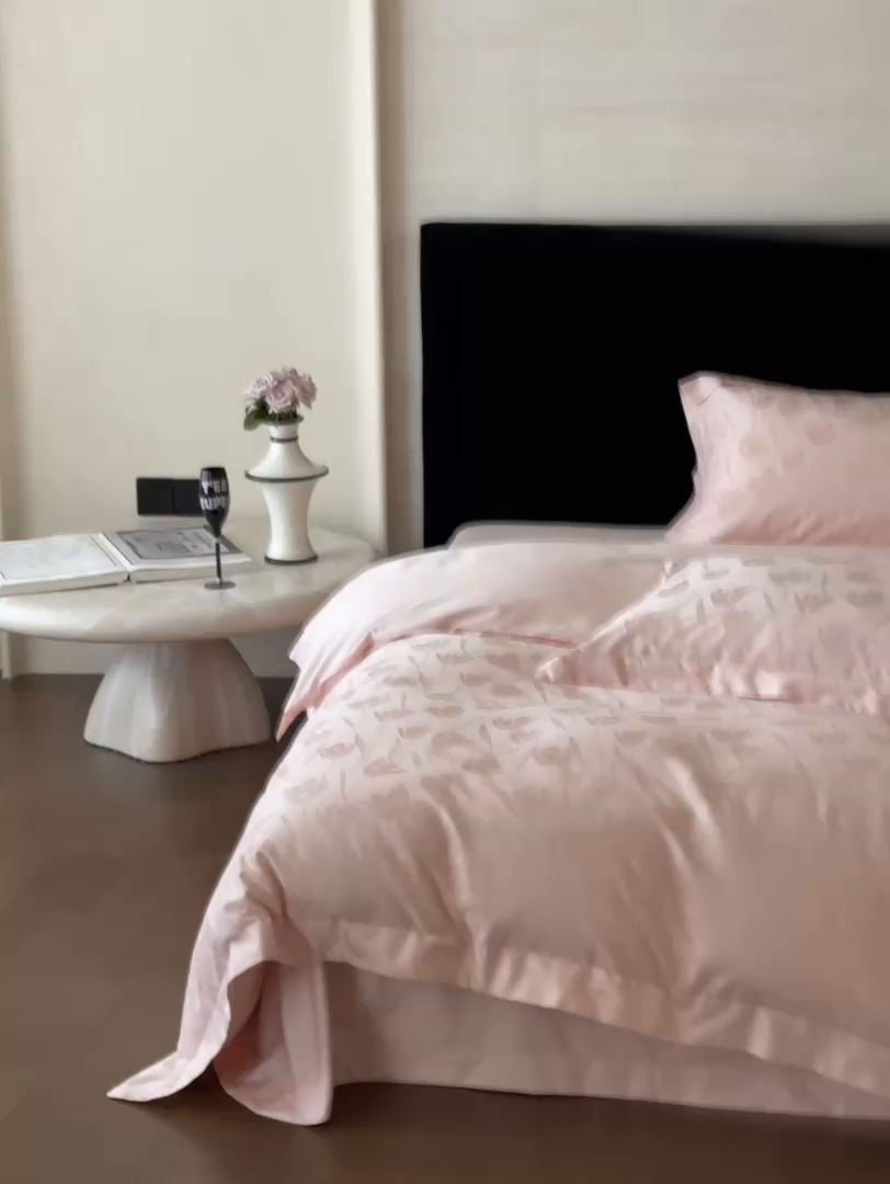 91家纺网 家纺一手货源 找家纺 淳绵家居 2025新款50*50S长绒棉全棉纯棉提花单被套单品被套被套单件 郁金香-仙桃粉