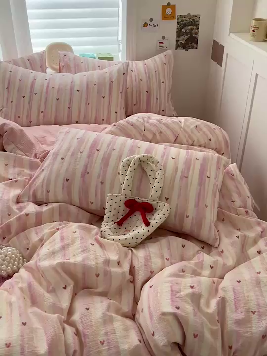 91家纺网 家纺一手货源 找家纺 一比一 2026新款云感皱皱双层纱四件套-简单款 红爱心