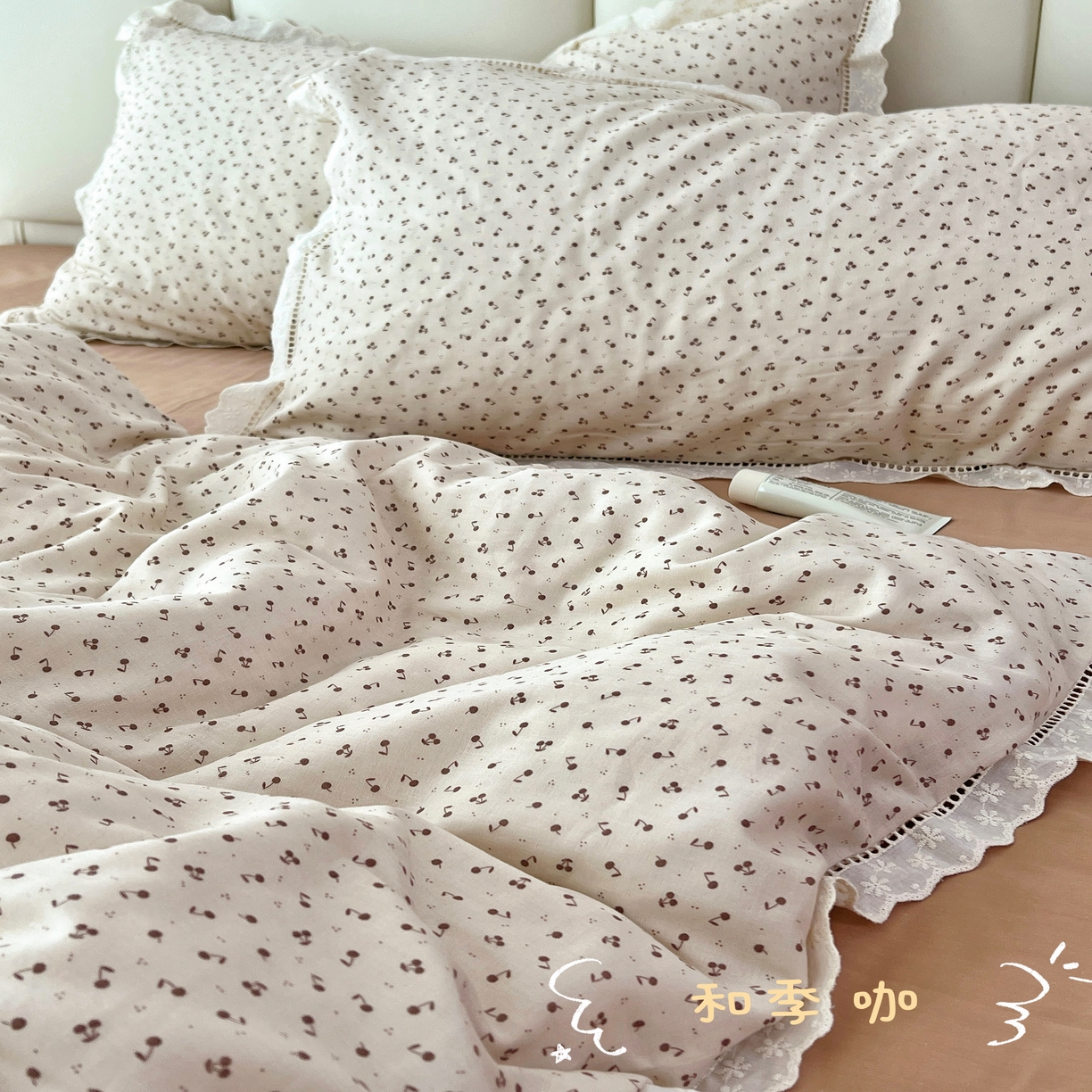 91家纺网 家纺一手货源 找家纺 （总）荣轩2025新款全棉双层纱镂空花边工艺款四件套（铺床版）