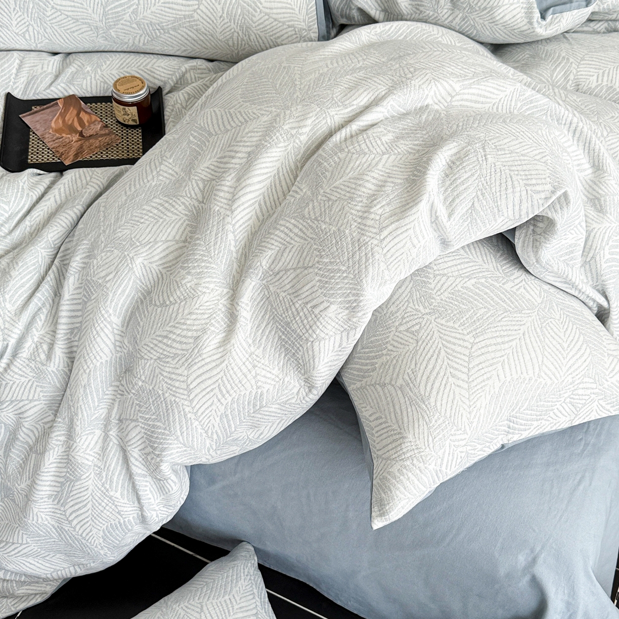 91家纺网 家纺一手货源 找家纺 眠博士 2025新款60s长绒棉纯棉提花磨毛四件套 提花磨毛套件-枫叶蓝