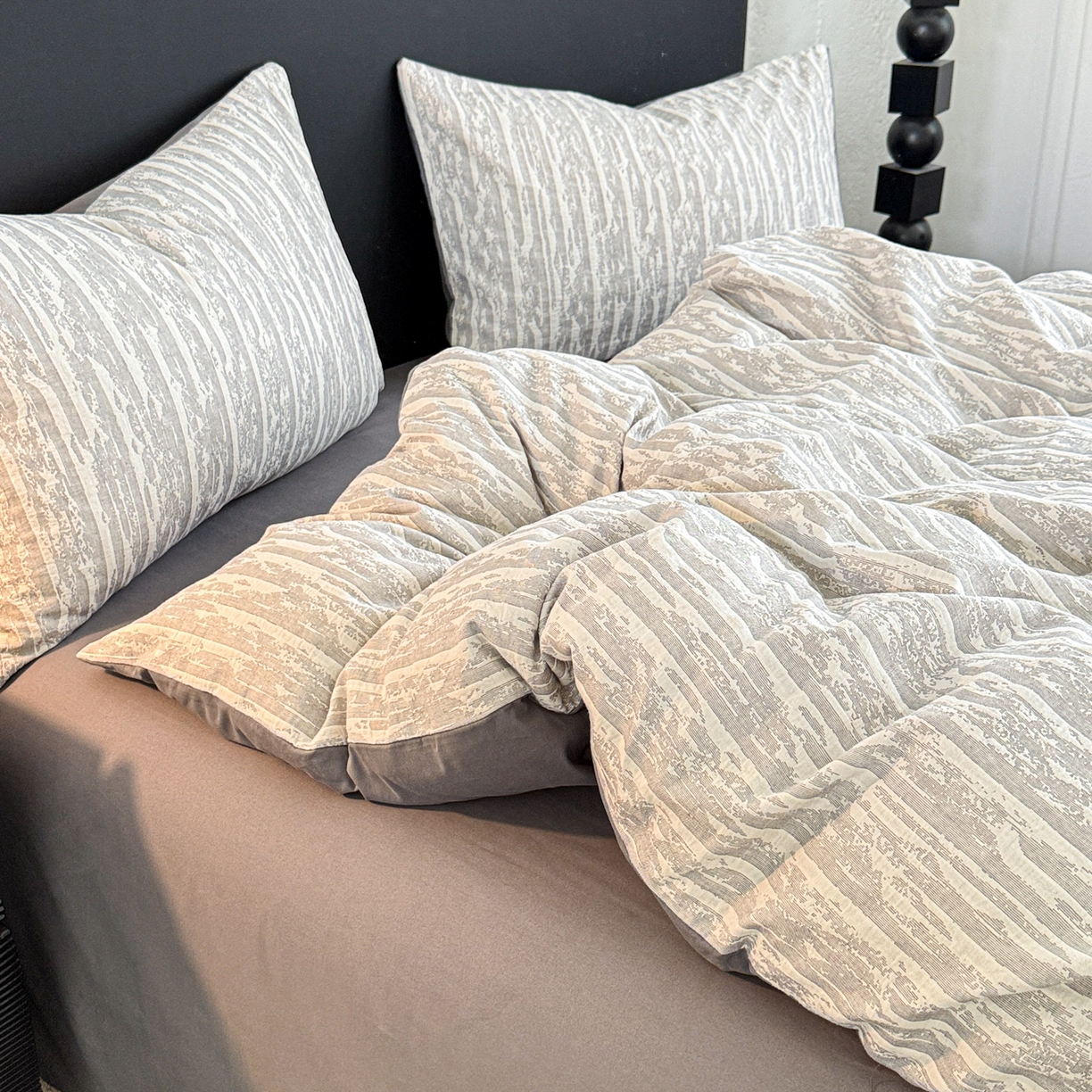 91家纺网 家纺一手货源 找家纺 眠博士 2025新款60s长绒棉纯棉提花磨毛四件套 提花磨毛套件-流光灰