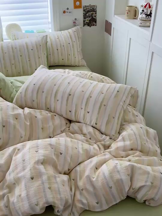 91家纺网 家纺一手货源 找家纺 一比一 2026新款云感皱皱双层纱四件套-简单款 绿爱心