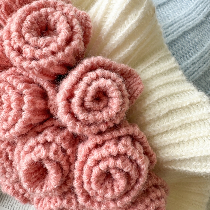 91家纺网 家纺一手货源 找家纺 丹本-2025新款网红直播爆款多功能玫瑰花束抱枕卧室沙发靠枕半边绒针织礼品毯毛毯 星穹粉