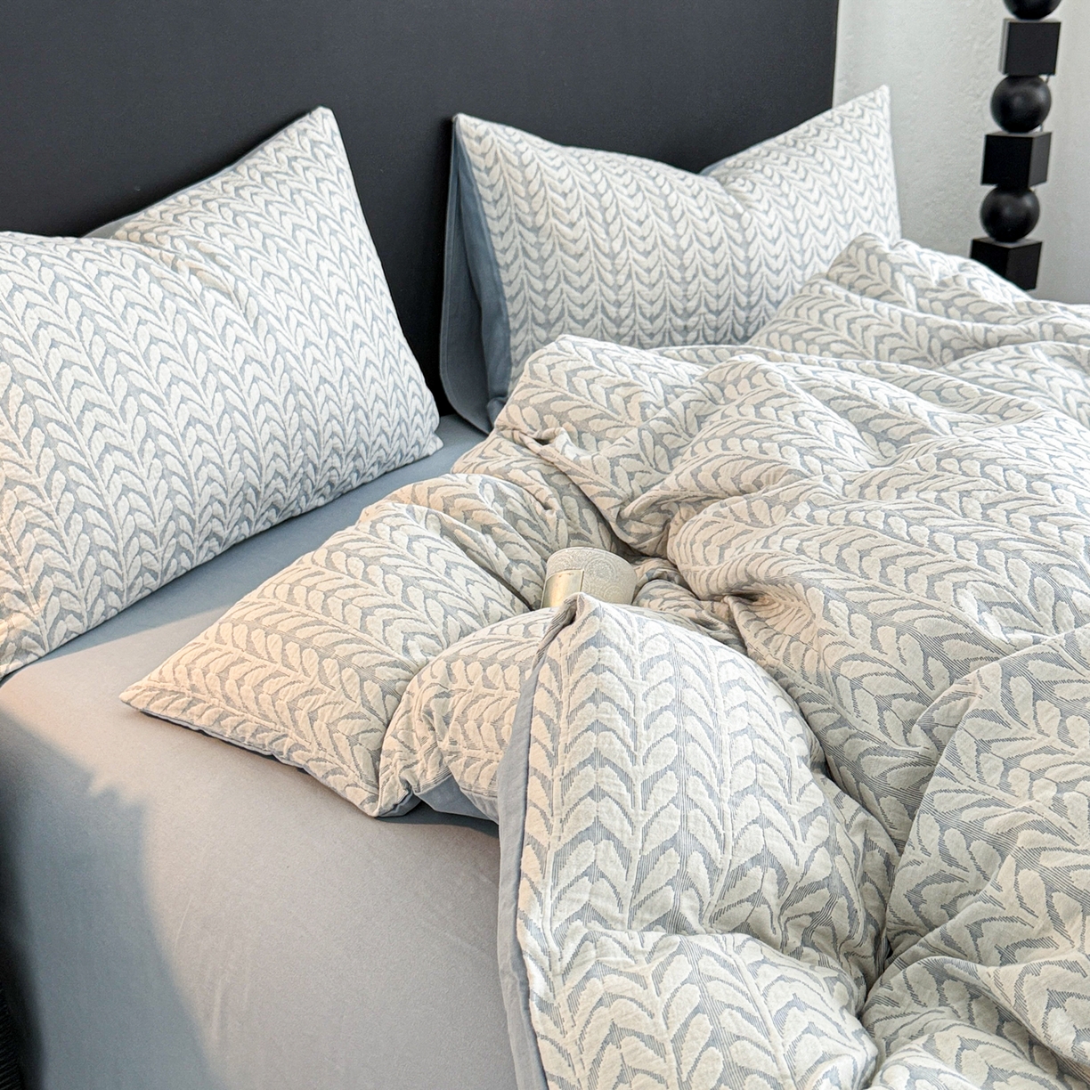 91家纺网 家纺一手货源 找家纺 眠博士 2025新款60s长绒棉纯棉提花磨毛四件套 提花磨毛套件-荞麦蓝