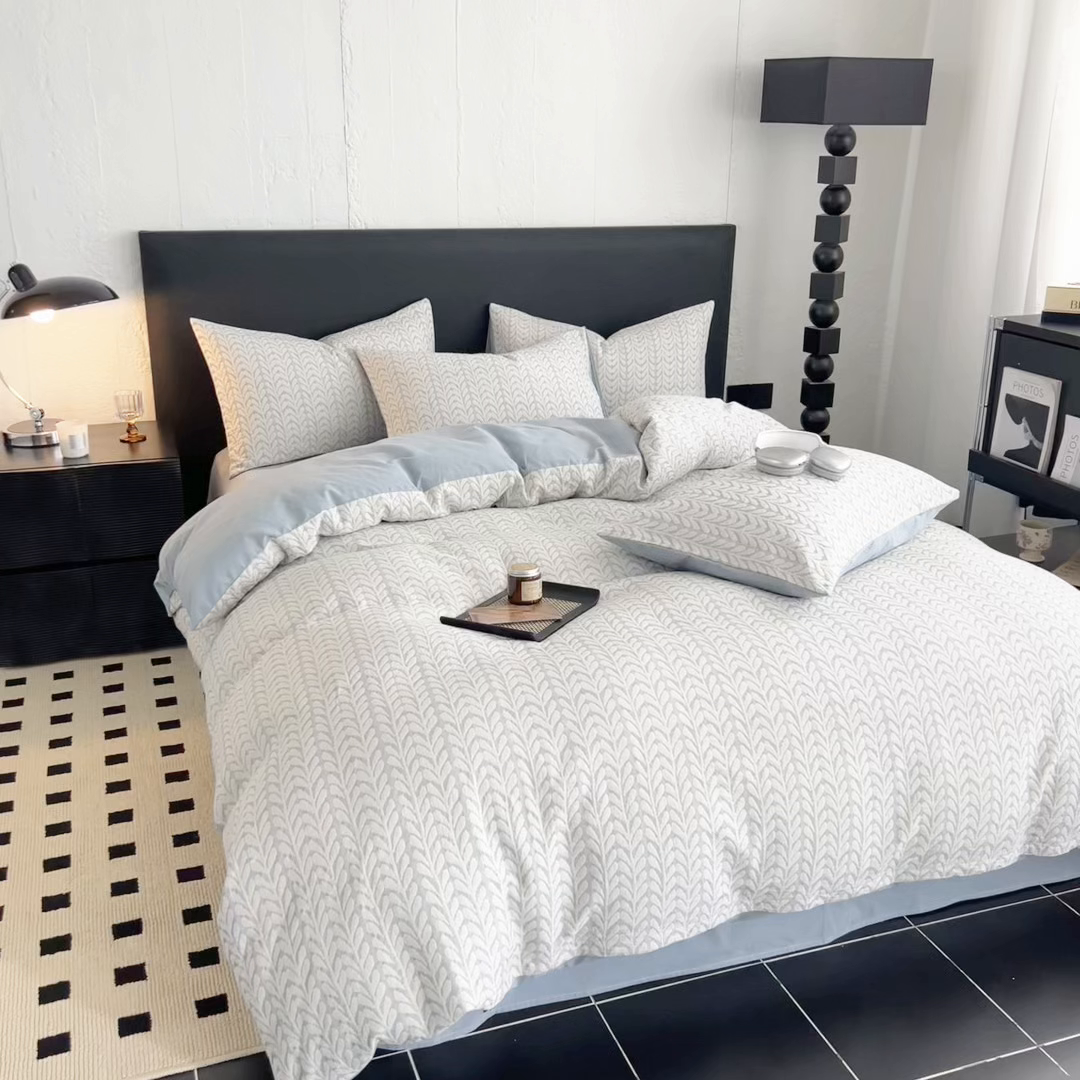 91家纺网 家纺一手货源 找家纺 眠博士 2025新款60s长绒棉纯棉提花磨毛四件套 提花磨毛套件-荞麦蓝