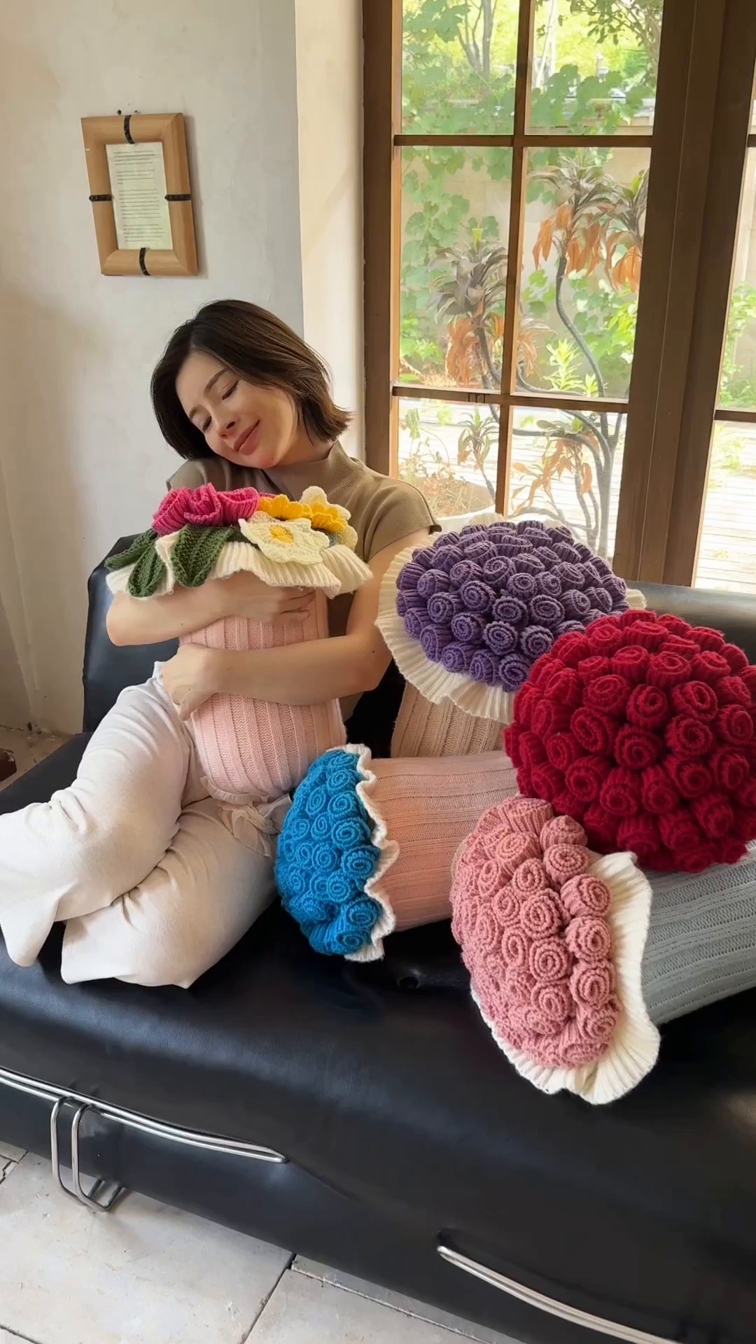 91家纺网 家纺一手货源 找家纺 丹本-2025新款网红直播爆款多功能玫瑰花束抱枕卧室沙发靠枕半边绒针织礼品毯毛毯 星穹紫