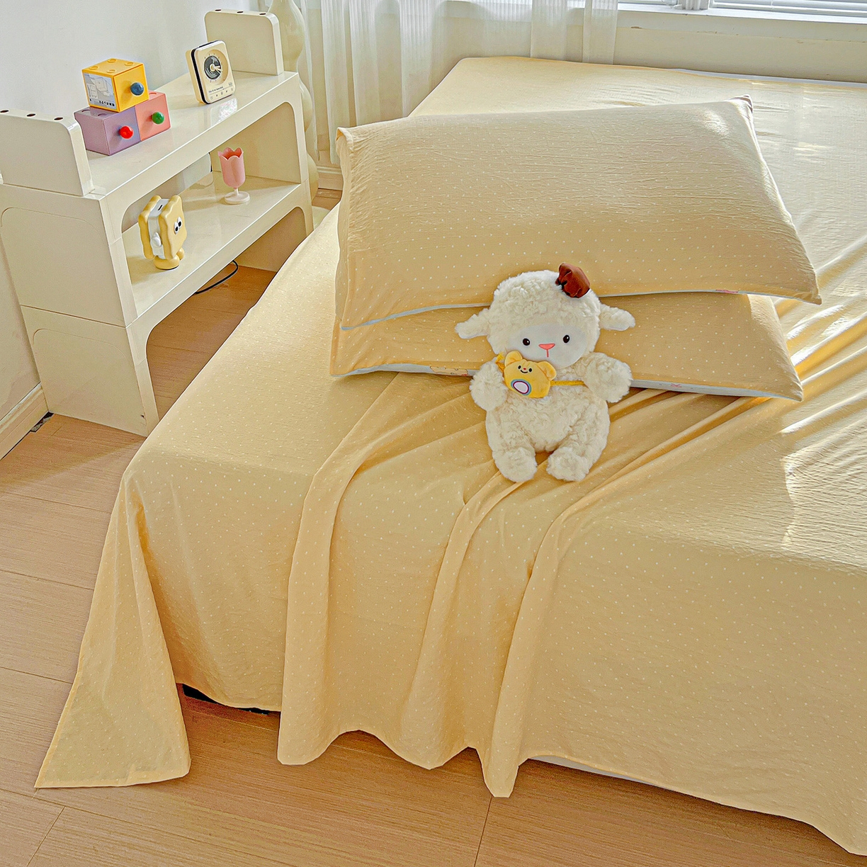 91家纺网 家纺一手货源 找家纺 格真 2025新款A类云感木棉皱皱双层纱床单单床单床单单品床单三件套 波点-奶油黄