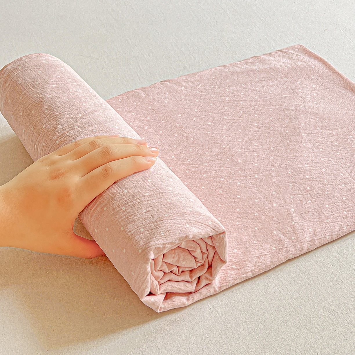 91家纺网 家纺一手货源 找家纺 格真 2025新款A类云感木棉皱皱双层纱床单单床单床单单品床单三件套 波点-蔷薇粉